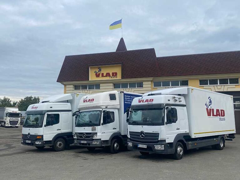 Перевезення вантажів автомобілями з гідробортом: головні переваги