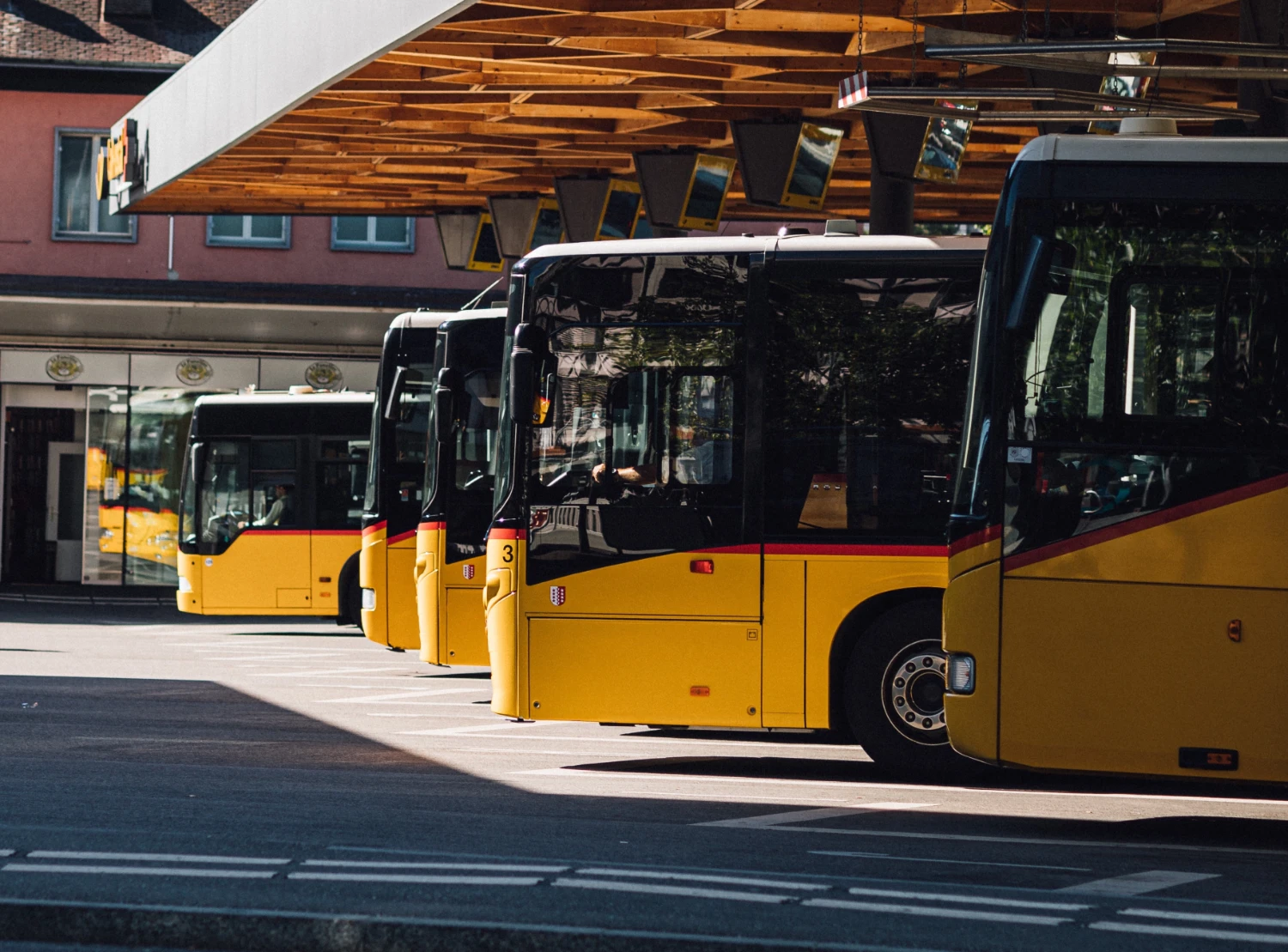 Як обрати якісний сервіс автобусів у Бучі: поради, що зекономлять час і гроші