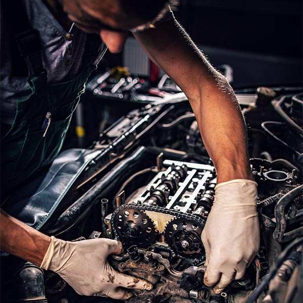 Чому ремонт дизельного двигуна майже завжди дорожчий за ремонт бензинового двигуна